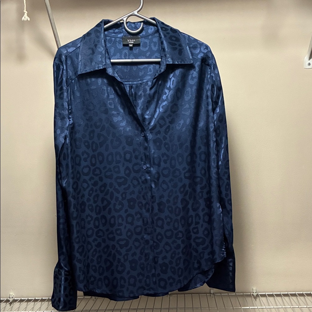 Vici Women’s Navy Animal Print Poly Satin blouse .